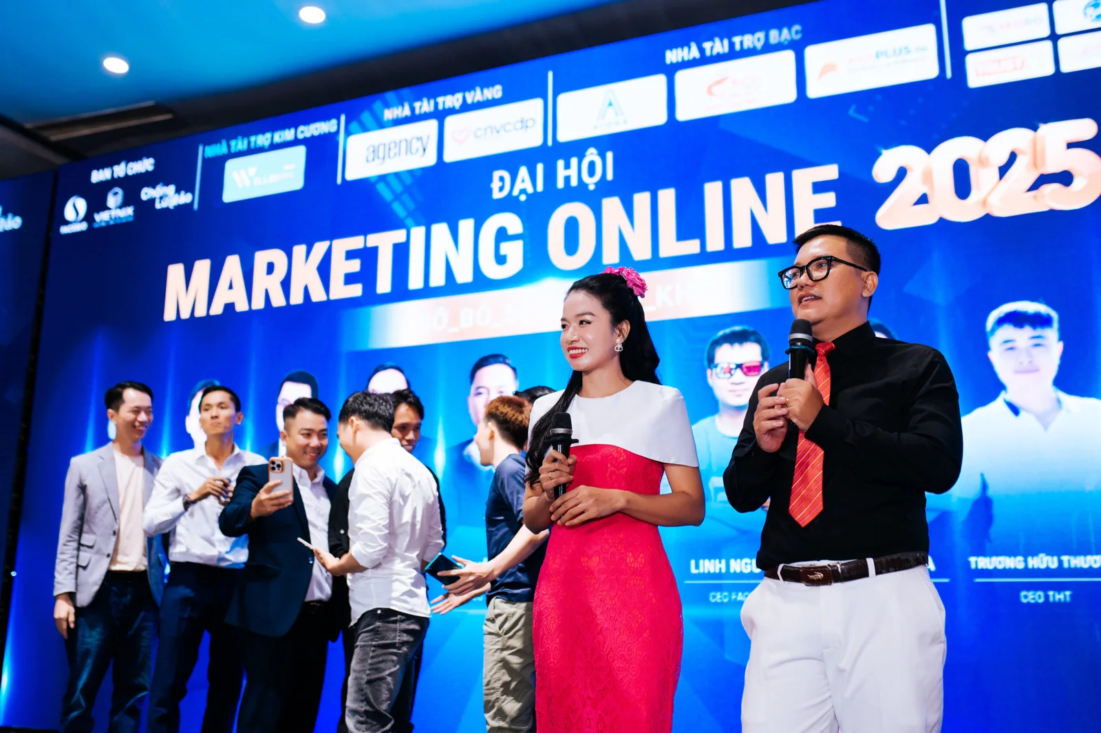 Sự kiện Đại hội Marketing Online 2025 - Gỡ bỏ sự nghèo khó