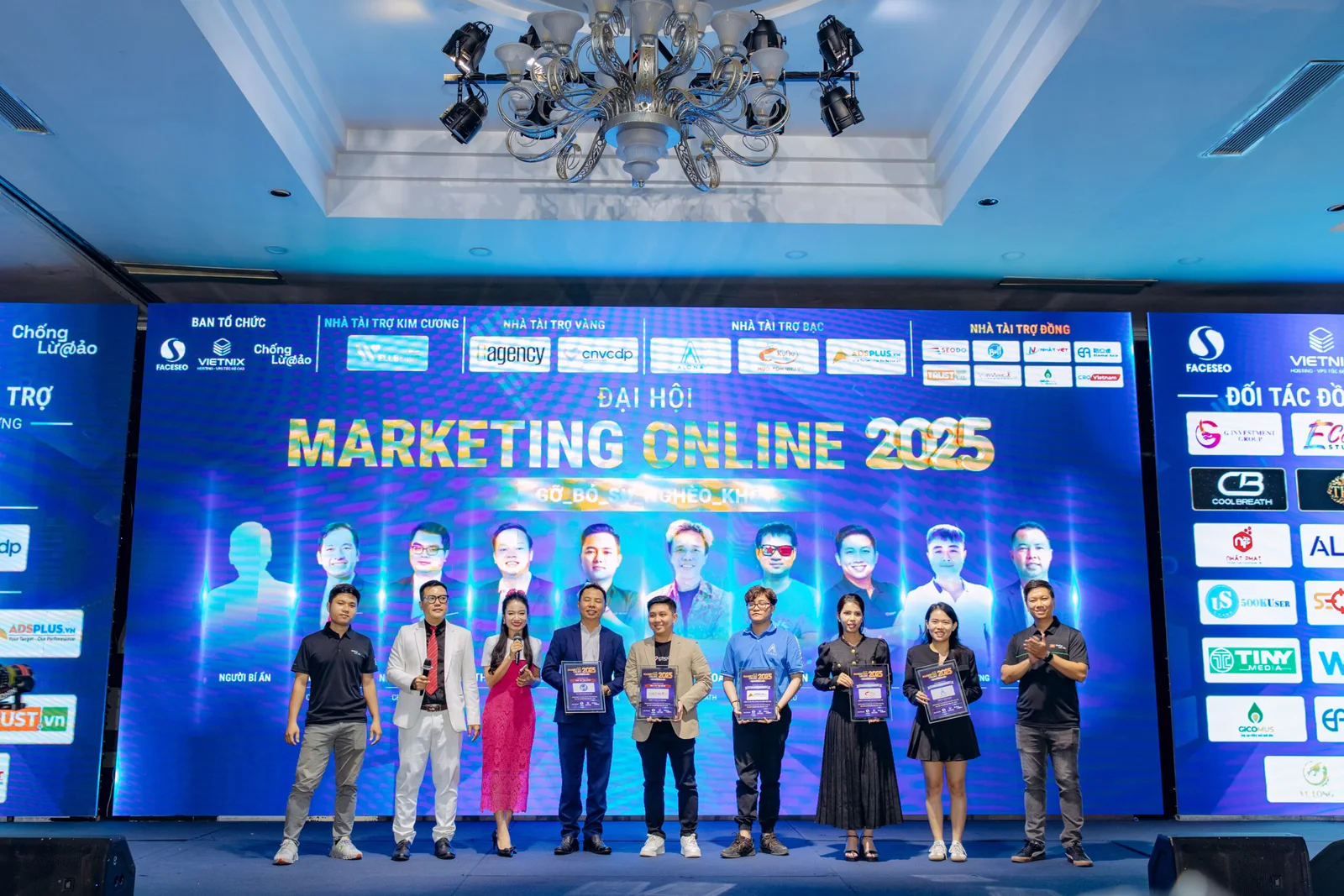 Sự kiện Đại hội Marketing Online 2025 - Gỡ bỏ sự nghèo khó