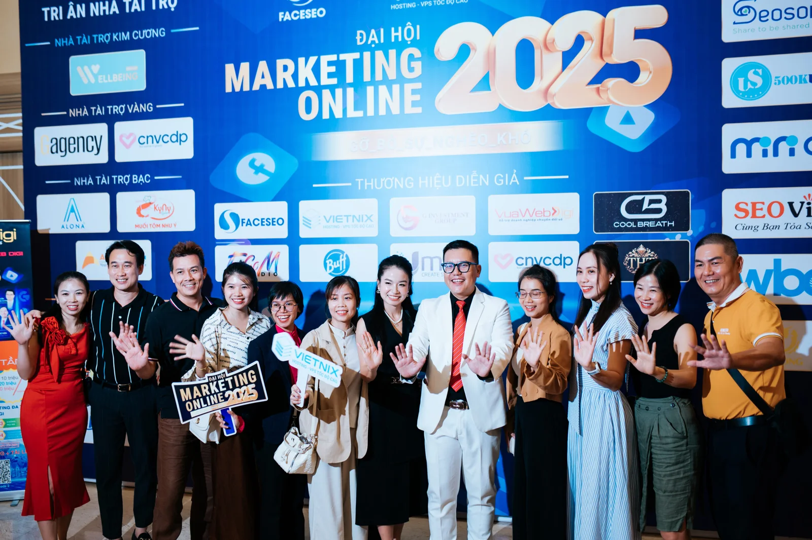 Sự kiện Đại hội Marketing Online 2025 - Gỡ bỏ sự nghèo khó